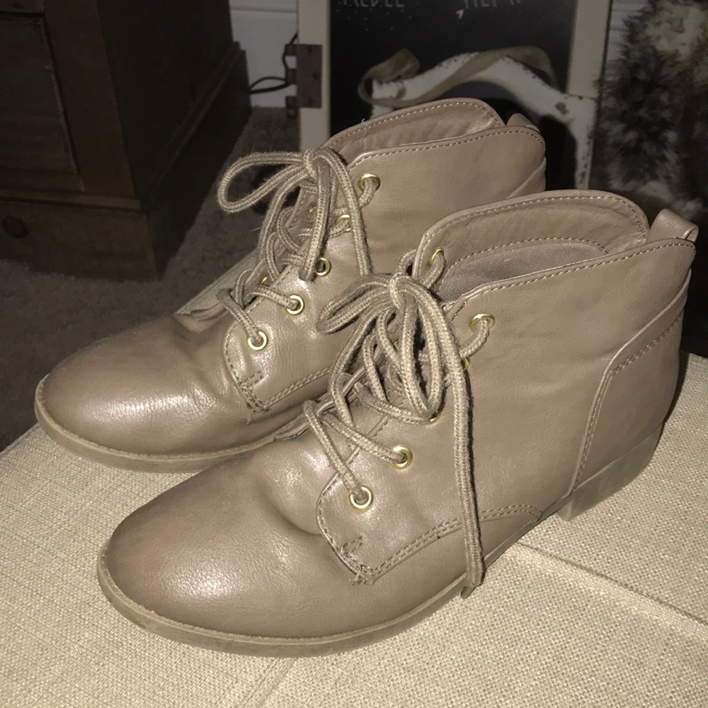 Candies tan/taupe laced booties